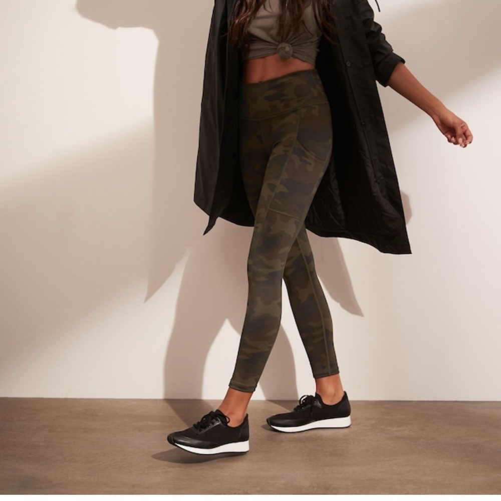 Banana republic camo leggings